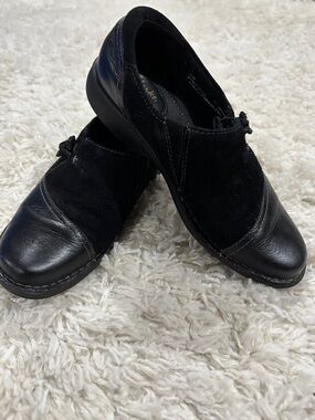 Clarks Women’s Black Leather & Suede Slip-On Loafers Sz 7